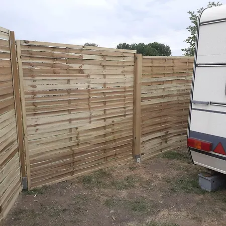 La Caravane Campagnarde 5 Personnes, Sur Terrain Prive *